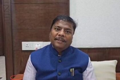 PCC chief Deepak Baij's mobile stolen from Chhattisgarh Congress headquarters