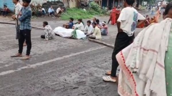 Raigarh: Horrible truck accident on Gharghoda Road, young man dies a painful death