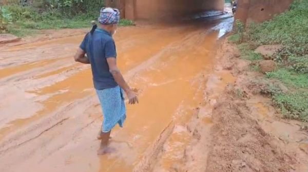 Antagarh: Pedestrians troubled by mud and waterlogging in the underbridge