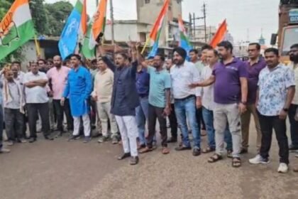 Bhanupratappur: Congress blockade over shortage of DAP fertilizer