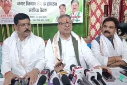 In the Congress review meeting in Dhanbad, the theme of strengthening the organization and solving local problems was decided