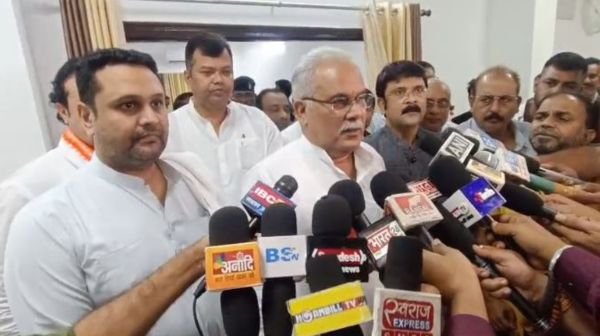 Bhupesh Baghel reached Raigarh: Big demonstration against Adani Coal Mines
