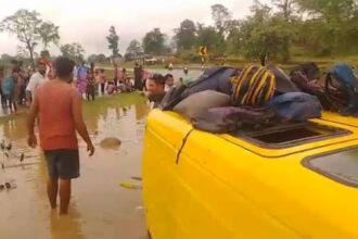 School van accident: Van full of children overturned in Surajpur, all children safe