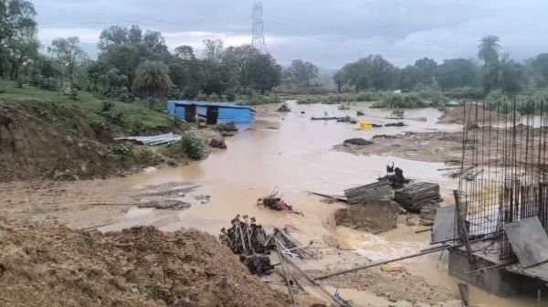 Katghora: Worker working on railway track swept away by strong current