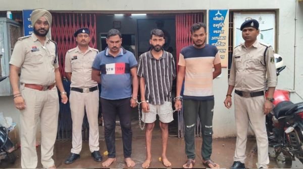 Durg: 2 miscreants arrested for cheating by posing as fake crime branch officer