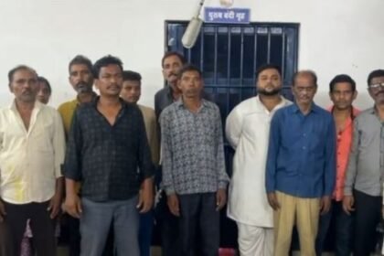 Big police action against betting in Durg: 13 arrested