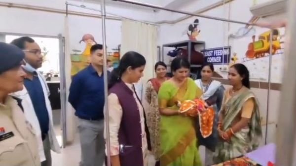 Bemetara: Child Rights Commission Chairperson Dr. Varnika Sharma reached the district hospital