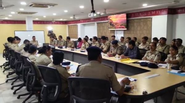 High level police meeting in Raipur: Strict warning from IG Amresh Mishra