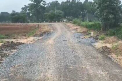 Balrampur: Road of Janman Yojana worth 4 crores broke down in 2 months