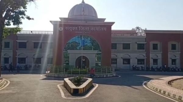 Villagers demonstrated vigorously in support of Secretary Prem Dhruv in Gariaband