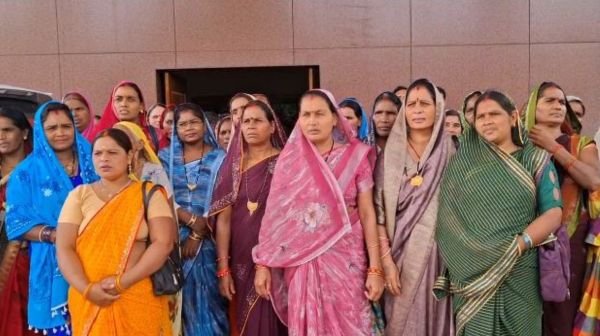 Bemetara: Villagers submitted memorandum in protest against sponge iron plant