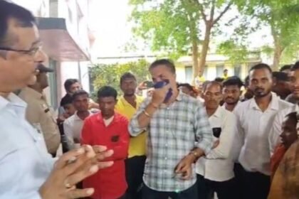 Surajpur: Fierce protest in Kuppa, villagers submitted memorandum to Tehsildar