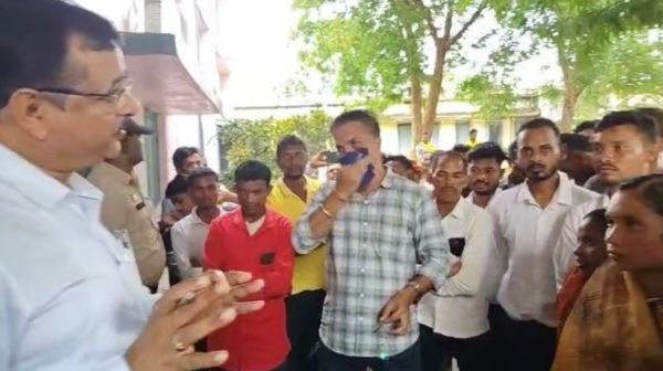 Surajpur: Fierce protest in Kuppa, villagers submitted memorandum to Tehsildar