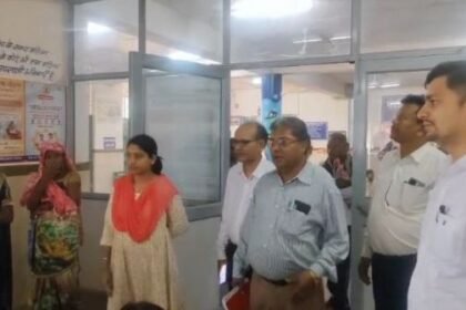 Bemetara: CMHO Dr. Amrit Rohdelkar inspected the district hospital