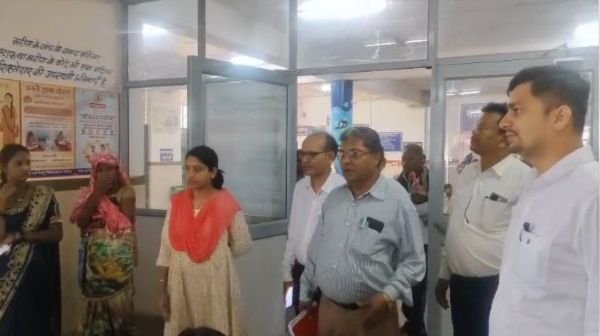 Bemetara: CMHO Dr. Amrit Rohdelkar inspected the district hospital