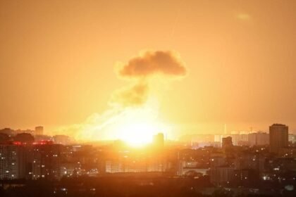 रूस ने कीव पर बोला सबसे बड़ा हवाई हमला: 550 मिसाइलें और ड्रोन दागे, 23 घायल