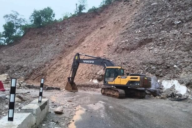 उत्तराखंड में भारी बारिश से भूस्खलन का कहर, रुद्रप्रयाग-बद्रीनाथ मार्ग बंद