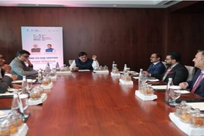 Chief Minister Dr. Yadav's one-to-one discussion with Lulu Group Director Mr. Salim