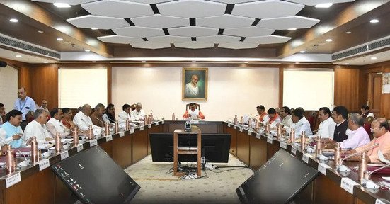 कैबिनेट बैठक में एमपी को डेटा सेंटर हब बनाने पर मुहर, कई परियोजनाओं को मिली मंजूरी