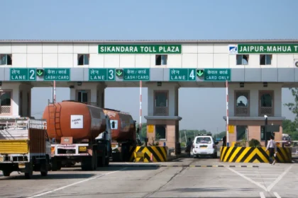 राष्ट्रीय राजमार्गों पर टोल दरों में 50% तक की कटौती: सरकार ने जारी की नई अधिसूचना, जानें पूरी डिटेल