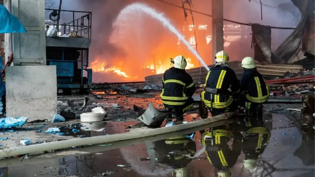 अब तक का सबसे बड़ा रूसी हमला: एक रात में यूक्रेन पर 728 ड्रोन और 13 मिसाइलें दागीं