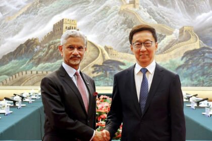 एस जयशंकर की चीन यात्रा: हान झेंग से मुलाकात, कैलाश मानसरोवर यात्रा पर चर्चा