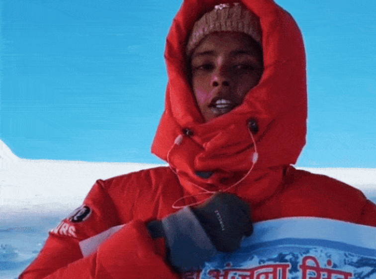 मैहर की बेटी अंजना सिंह ने माउंट एल्ब्रस की चोटी पर लहराया तिरंगा