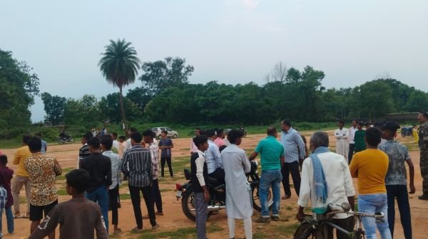 Dangerous driving in Mission Ground, Giridih