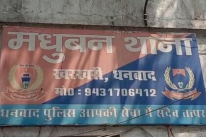 Baghmara: Student attacks teacher, beats him brutally