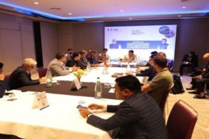 Chief Minister Dr. Yadav held a round table meeting with officials of textile machinery companies in Barcelona
