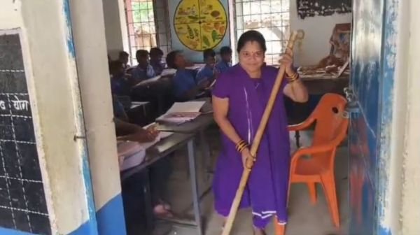 Divyang teacher Meena Devangan, who has been lighting the torch of knowledge for 27 years, has become an example of inspiration