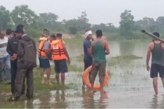 A young man died by drowning while bathing in a reservoir in Fuljhar village of Gariaband