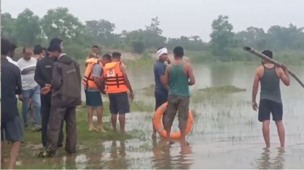 A young man died by drowning while bathing in a reservoir in Fuljhar village of Gariaband