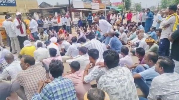 Balod: Big agitation of traders in Doundi block, market closed and sit-in