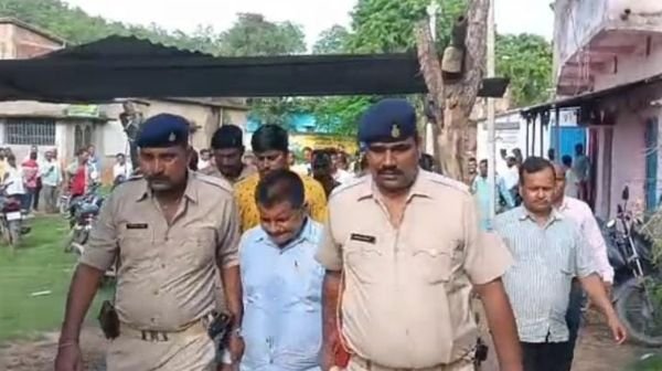 Corruption exposed in Giridih, revenue employee Alok Ranjan arrested while taking bribe