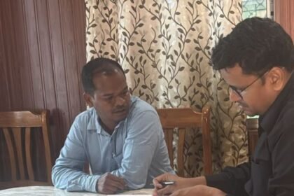 Patwari arrested red handed taking bribe in Balrampur