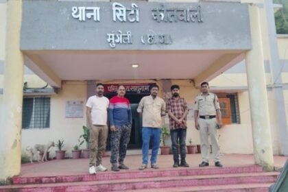 Mungeli: Angry boyfriend sets his scooter on fire after not being able to talk to his girlfriend