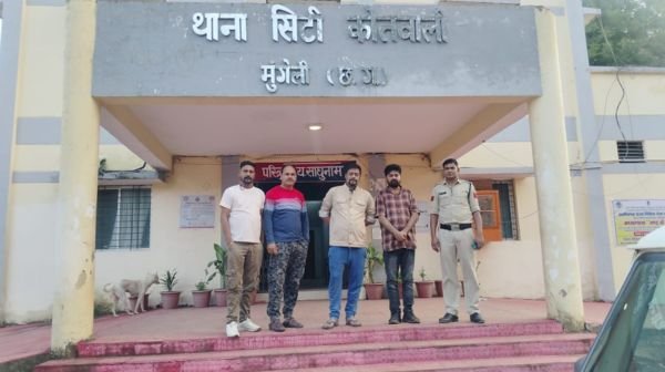 Mungeli: Angry boyfriend sets his scooter on fire after not being able to talk to his girlfriend