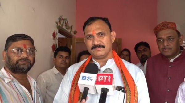 Health Minister Shyam Bihari Jaiswal on Mahasamund visit