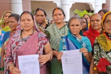 People of ward 19 reached the collector with a complaint