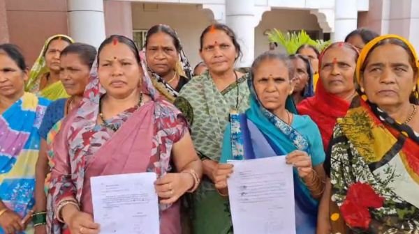 People of ward 19 reached the collector with a complaint