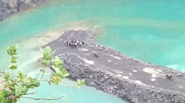 Body of 18-year-old youth found in crusher mine: Murder or suicide? Investigation underway