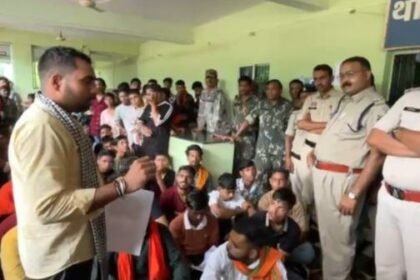 Kawardha: Bajrang Dal and Gau Rakshak Samiti laid siege to City Kotwali