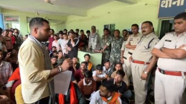 Kawardha: Bajrang Dal and Gau Rakshak Samiti laid siege to City Kotwali