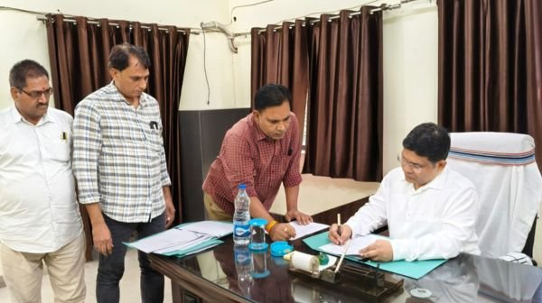 Hazaribagh: Deputy Commissioner Shashi Prakash Singh took charge