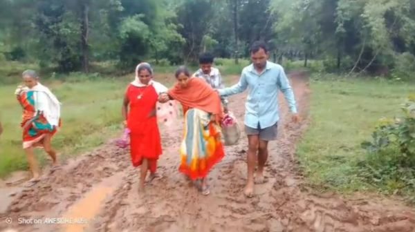 Kanker's dilapidated roads become a problem for pregnant women