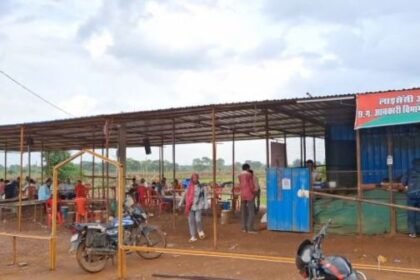 Illegal snack shops operating near liquor shop in Bemetara