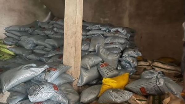 District administration took major action against illegal fertilizer storage in Surajpur