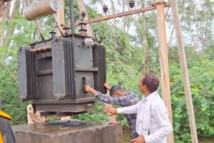 Lightning fell on the transformer in Bemetara's Bija village
