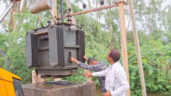 Lightning fell on the transformer in Bemetara's Bija village